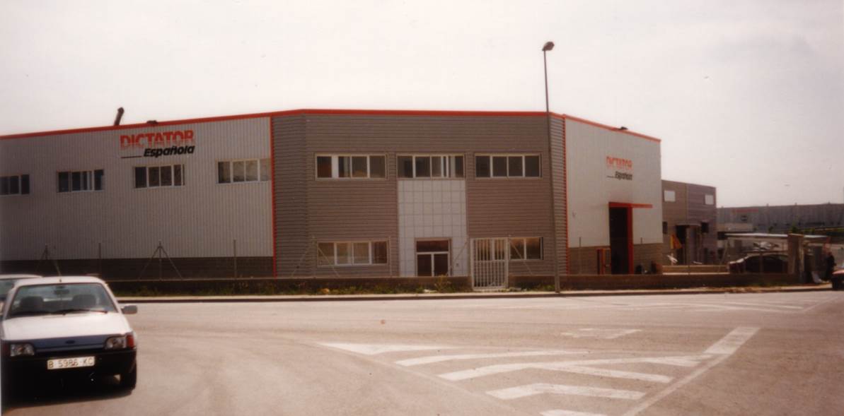 Seit 1998 ist DICTATOR Española im Polígono Industrial Can Salvatella von Barberá del Vallés ansässig.
