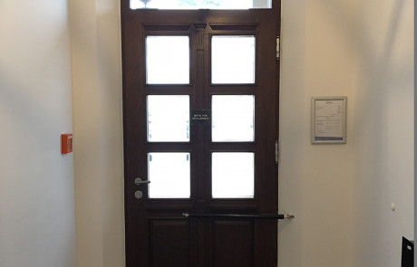 Entrance door with door closer DIREKT