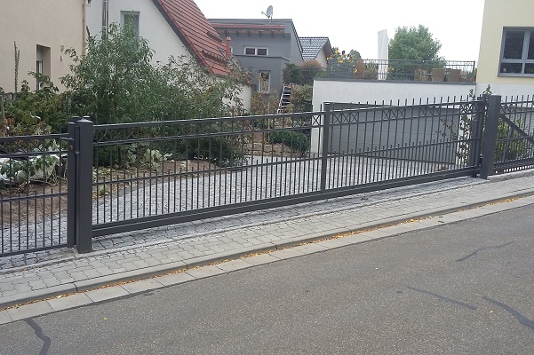 Driveway gate with speed control
