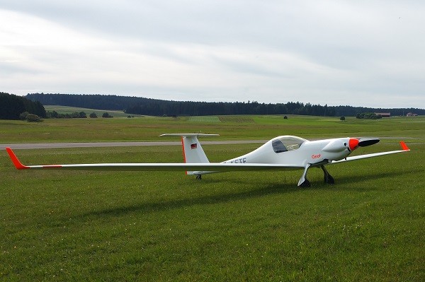 Gas springs provide optimal flight quality for motor gliders