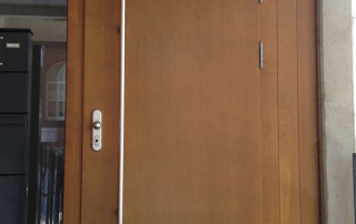 Door damper V 1600 on entrance door