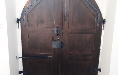 Door closer DIREKT on church door